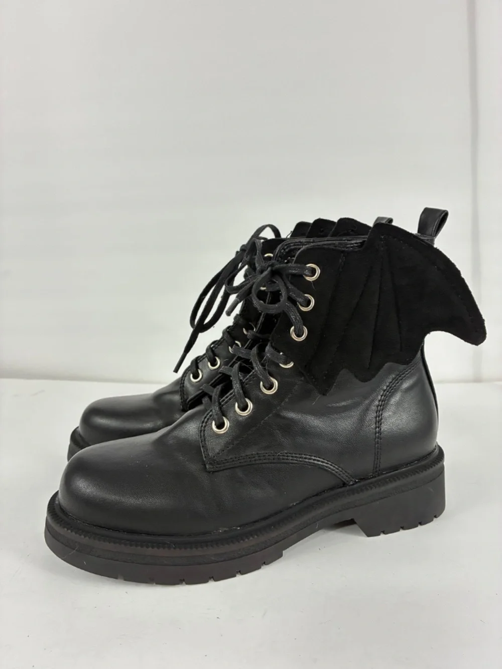Bat Wing Combat Boots NEW 3.5 Black Lace-Up Lug Sole Ankle Smooth Vegan Leather